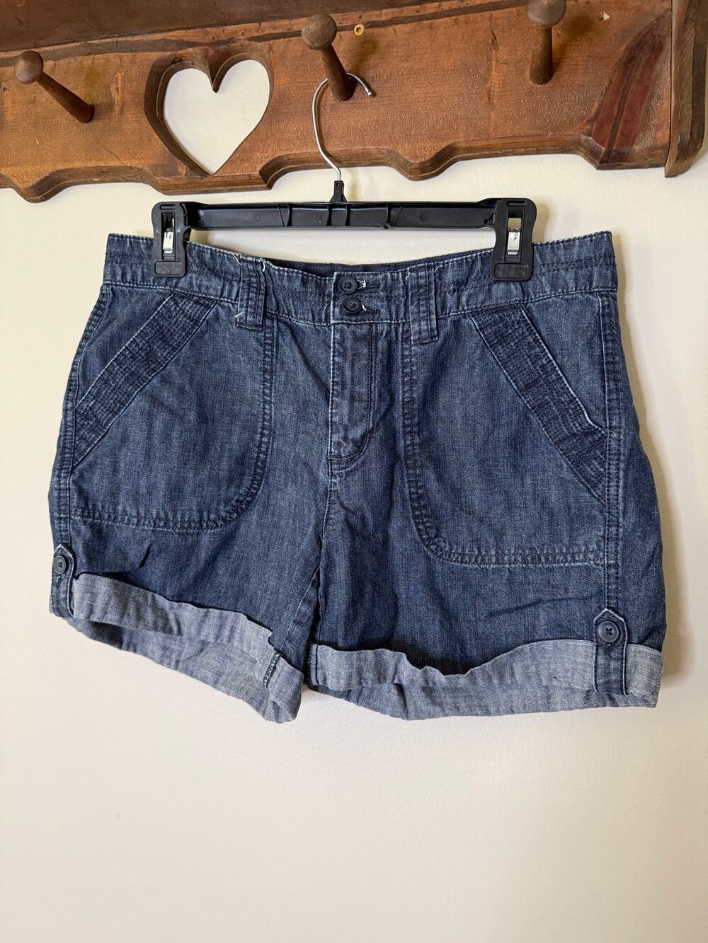Tommy Hilfiger Womens Chambray Shorts Size 8 Blue Cuffed Casual Lightweight